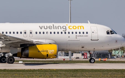 Khách trốn trong toilet để đi lậu máy bay