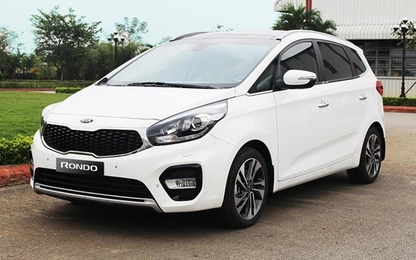 Kia Rondo giảm giá 15 triệu để cạnh tranh Mitsubishi Xpander