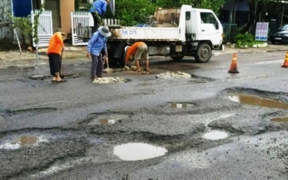 Xuất hiện "ổ gà" trên QL1 đoạn qua Quảng Ngãi