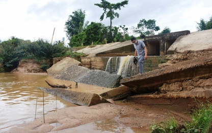 Kon Tum: Nhiều điểm sạt lở ảnh hưởng hạ tầng giao thông