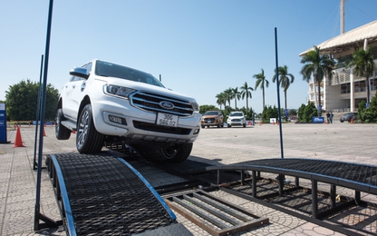 Off-road trên địa hình mô phỏng thực tế với các mẫu SUV của Ford
