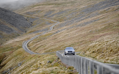 Jaguar I-PACE gây bất ngờ khi lên đỉnh “Everest” chỉ với một lần sạc