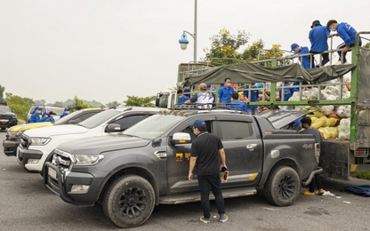 CLB xe bán tải PVC chung tay chống dịch cùng người dân Hà Nội