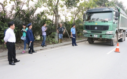 "Đánh" xe quá tải ở khu vực các đầu mối hàng hóa, mỏ VLXD