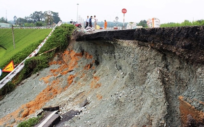 Khắc phục bão lụt, đảm bảo giao thông trên QL37B, tỉnh Thái Bình