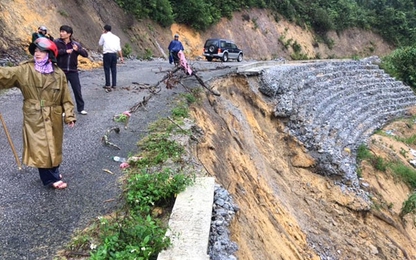 Hơn 20 tỷ sửa chữa hệ thống giao thông hư hỏng do bão số 9