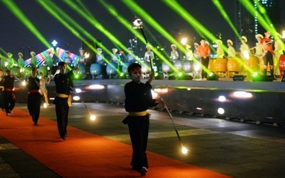 Pháo hoa đêm Hỏa thổi bùng hy vọng về một đêm Thổ hoành tráng