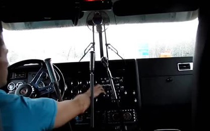 Lái xe tải 3 cần số vất vả như thế nào?