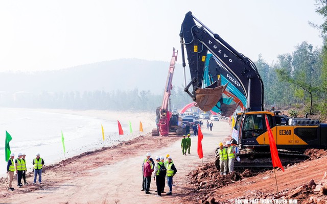 Khởi công Dự án Cảng nước sâu Cửa Lò