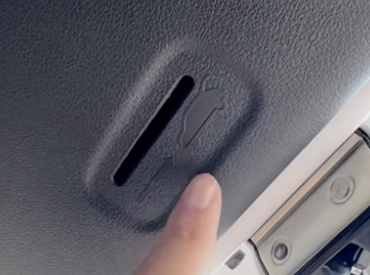 Cách mở cốp ô tô từ bên trong để thoát hiểm an toàn