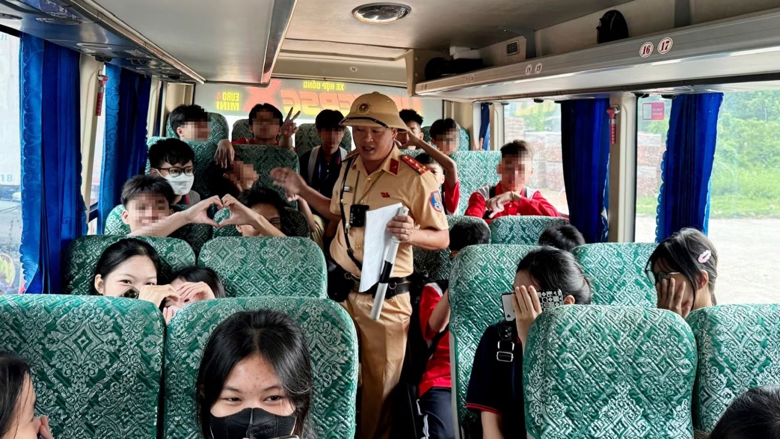 Kịp thời ngăn vi phạm, không để nỗi lo song hành cùng xe đưa đón học sinh