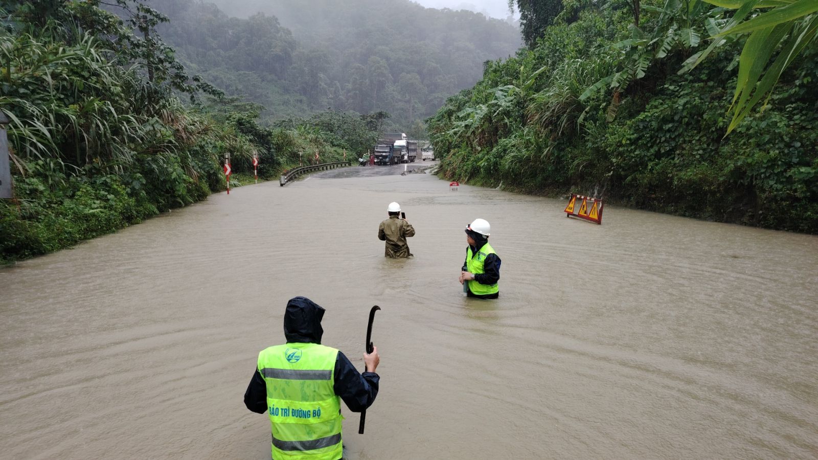 Kích hoạt phương án ứng phó mưa lớn, trực 24/24h trên quốc lộ và cao tốc