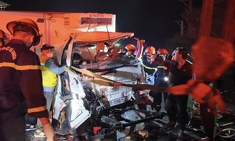 Lâm Đồng: Va chạm trực diện giữa 2 xe tải trên QL20, hai người tử vong