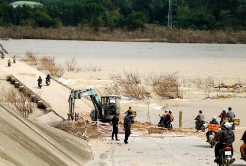 Quảng Ngãi: Phân luồng giao thông phục vụ thi công sửa chữa cầu tràn Thạch Nham