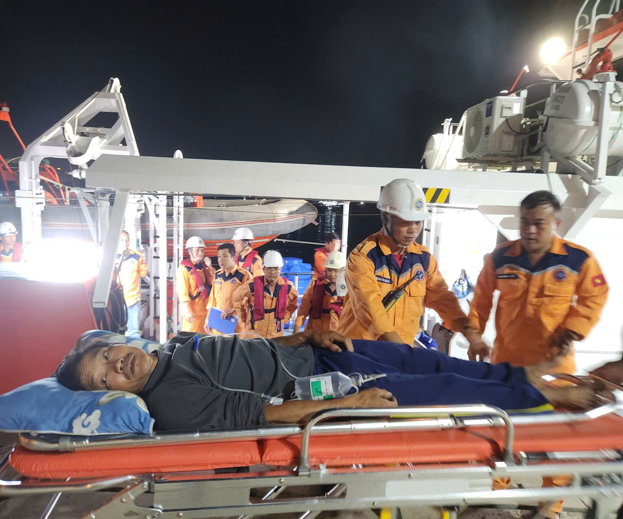 Khẩn trương điều động tàu SAR 273 đi cứu nạn ngư dân trên vùng biển Khánh Hòa