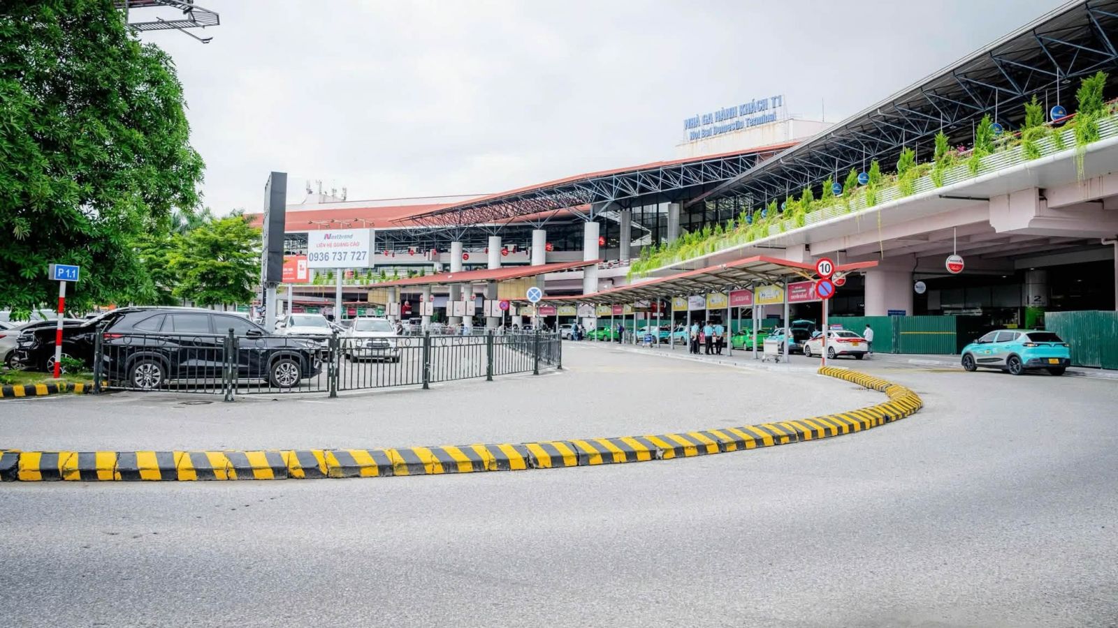 Bắt quả tang đối tượng “cò mồi” ở sân bay Nội Bài “bán khách” cho xe công nghệ
