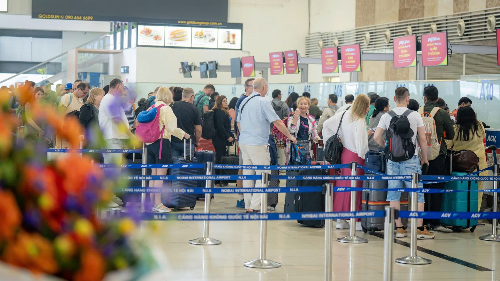 Sân bay Nội Bài đạt sản lượng hành khách và chuyến bay cao kỷ lục ngày mùng 6 Tết