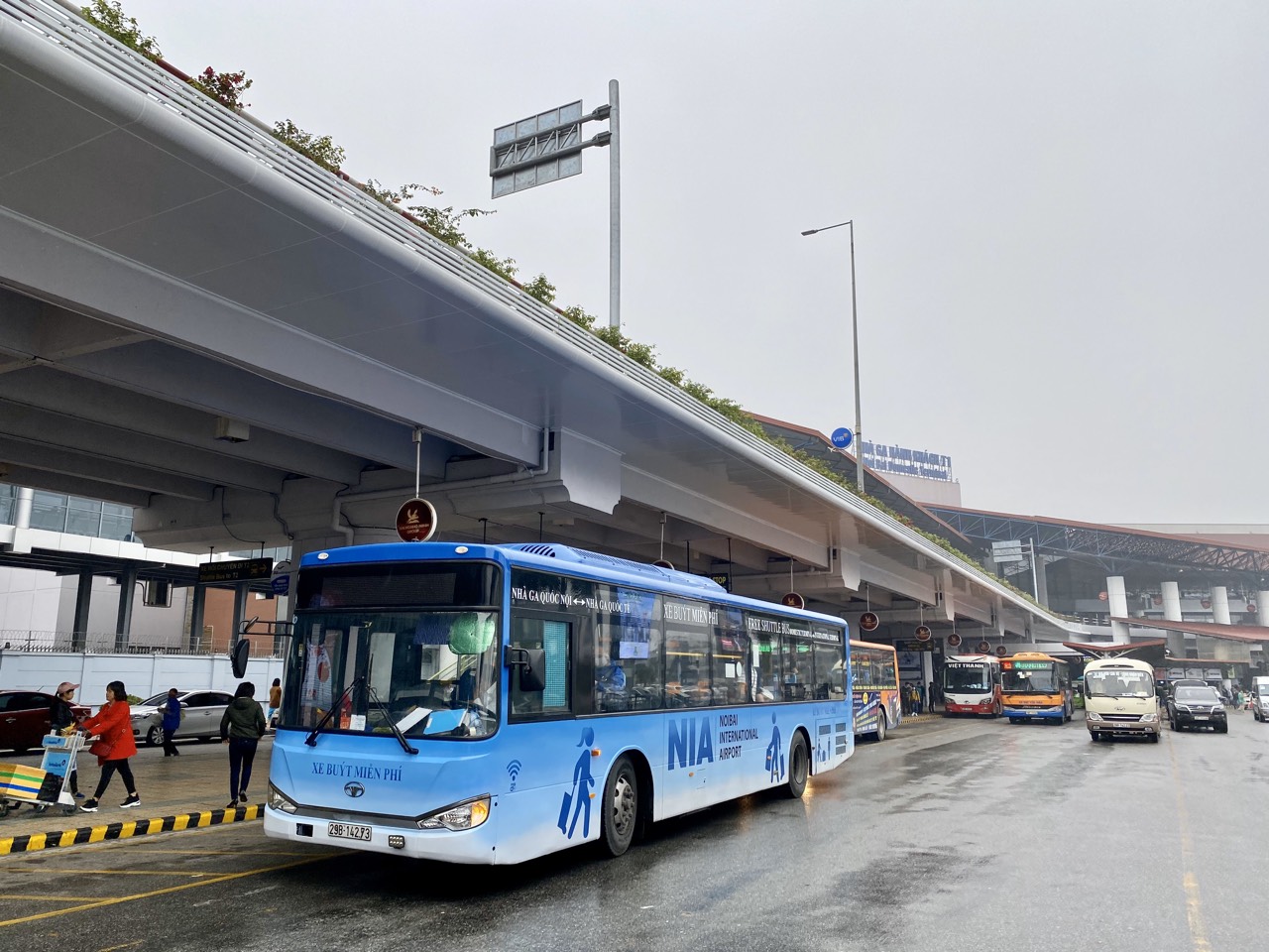 Hôm nay, Cảng HKQT Nội Bài chính thức áp dụng phương án phân luồng giao thông mới tại Nhà ga T1 và T2