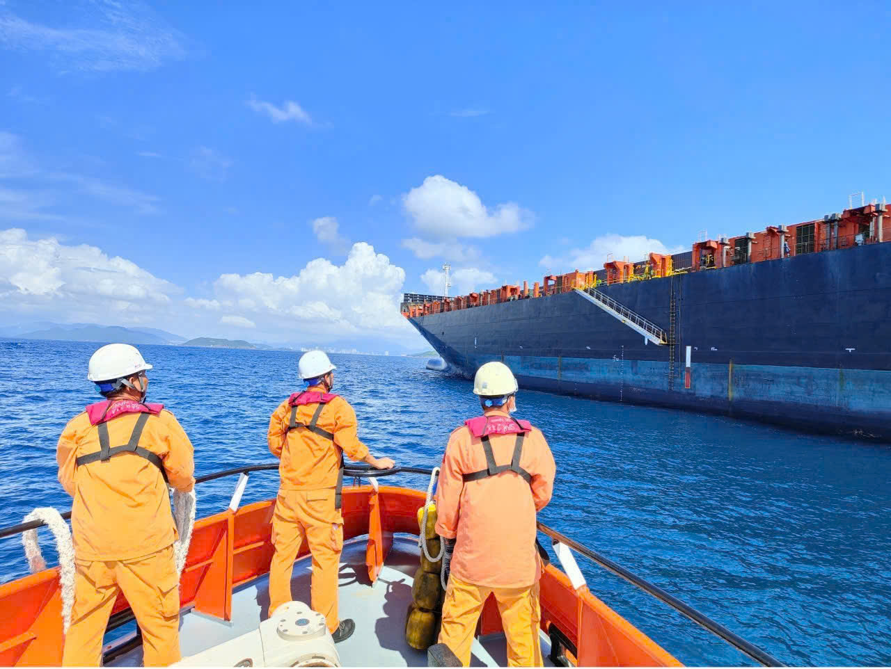 Cứu kịp thời thuyền viên nước ngoài bị bệnh nặng trên tàu RAMHAN