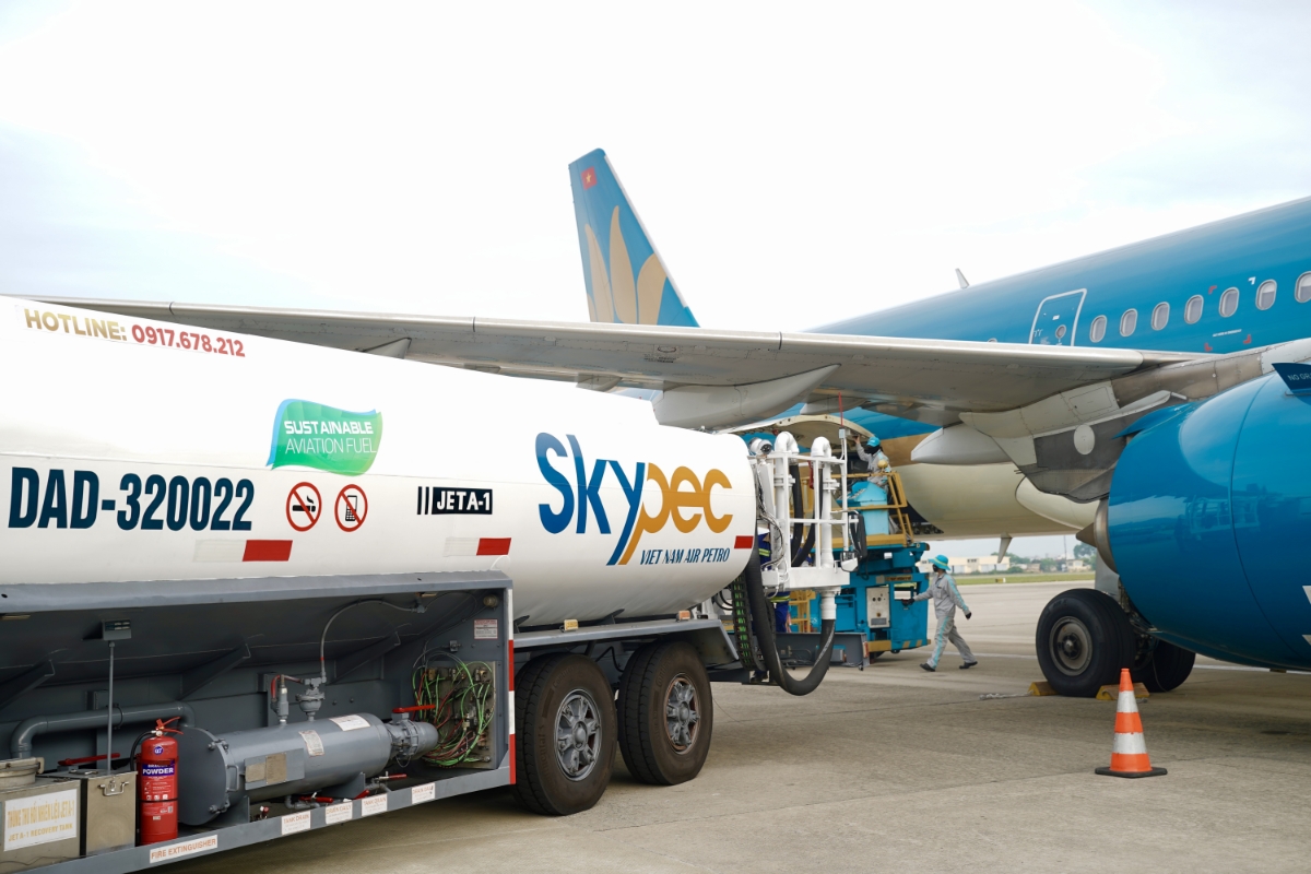 Xung đột Trung Đông khiến giá nhiên liệu bay tăng gấp 3 lần, hàng không Việt ứng phó thế nào?