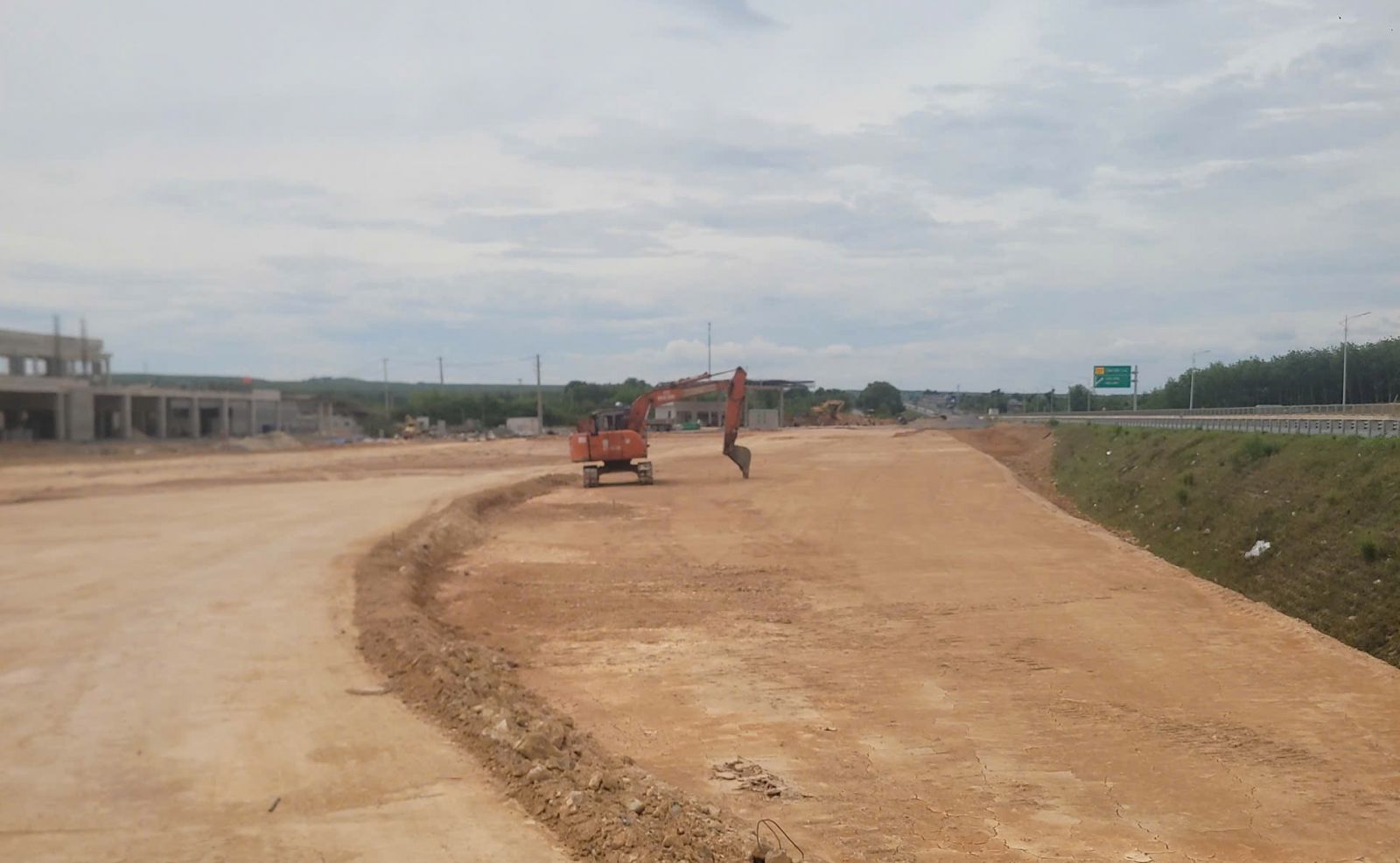 Trạm dừng nghỉ Km45+000 cao tốc Cần Thơ - Hậu Giang thi công chậm tiến độ