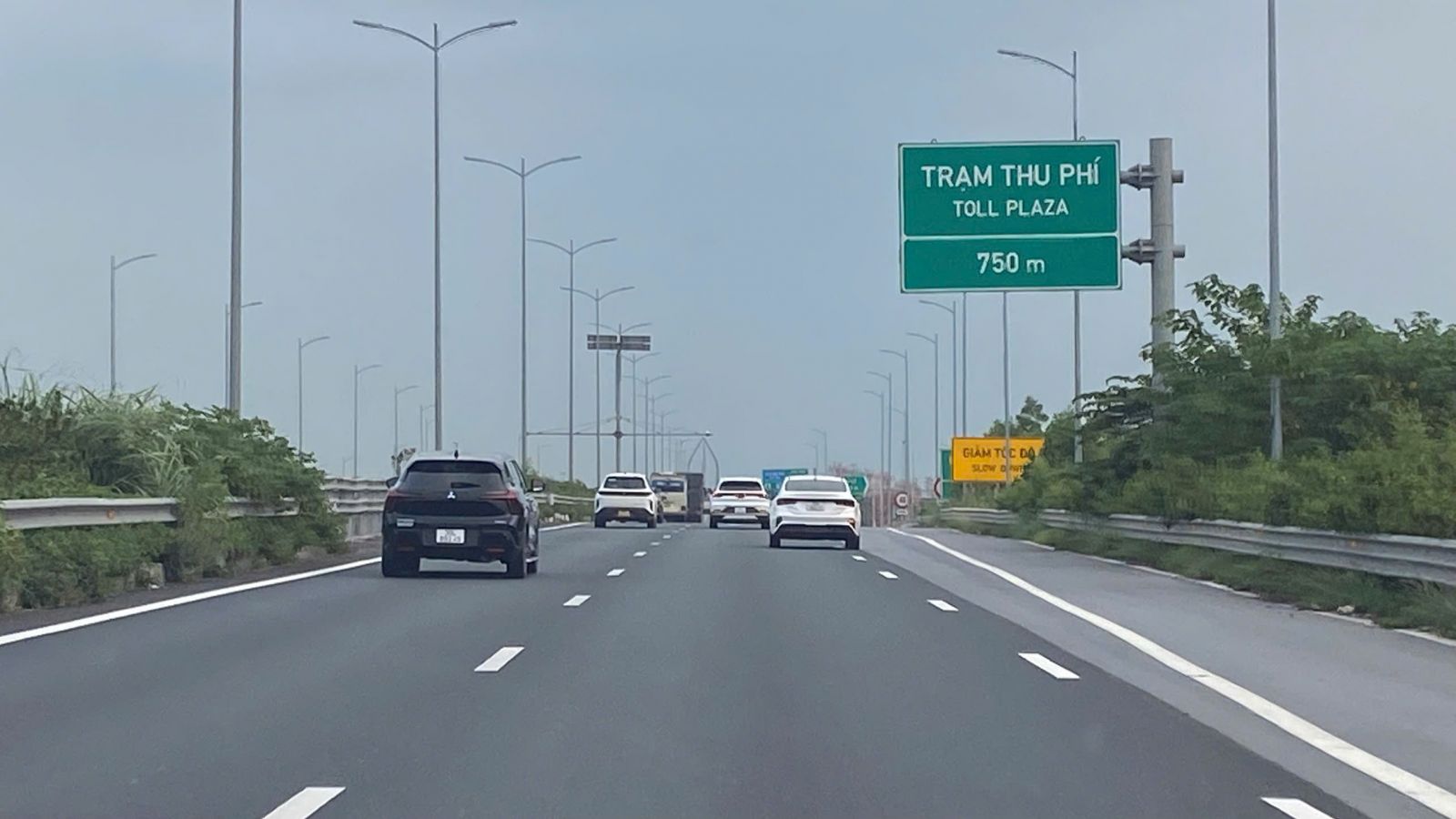 Lưu lượng phương tiện tăng gần 60% trên các tuyến cao tốc Bắc - Nam ngày đầu nghỉ Lễ 2/9