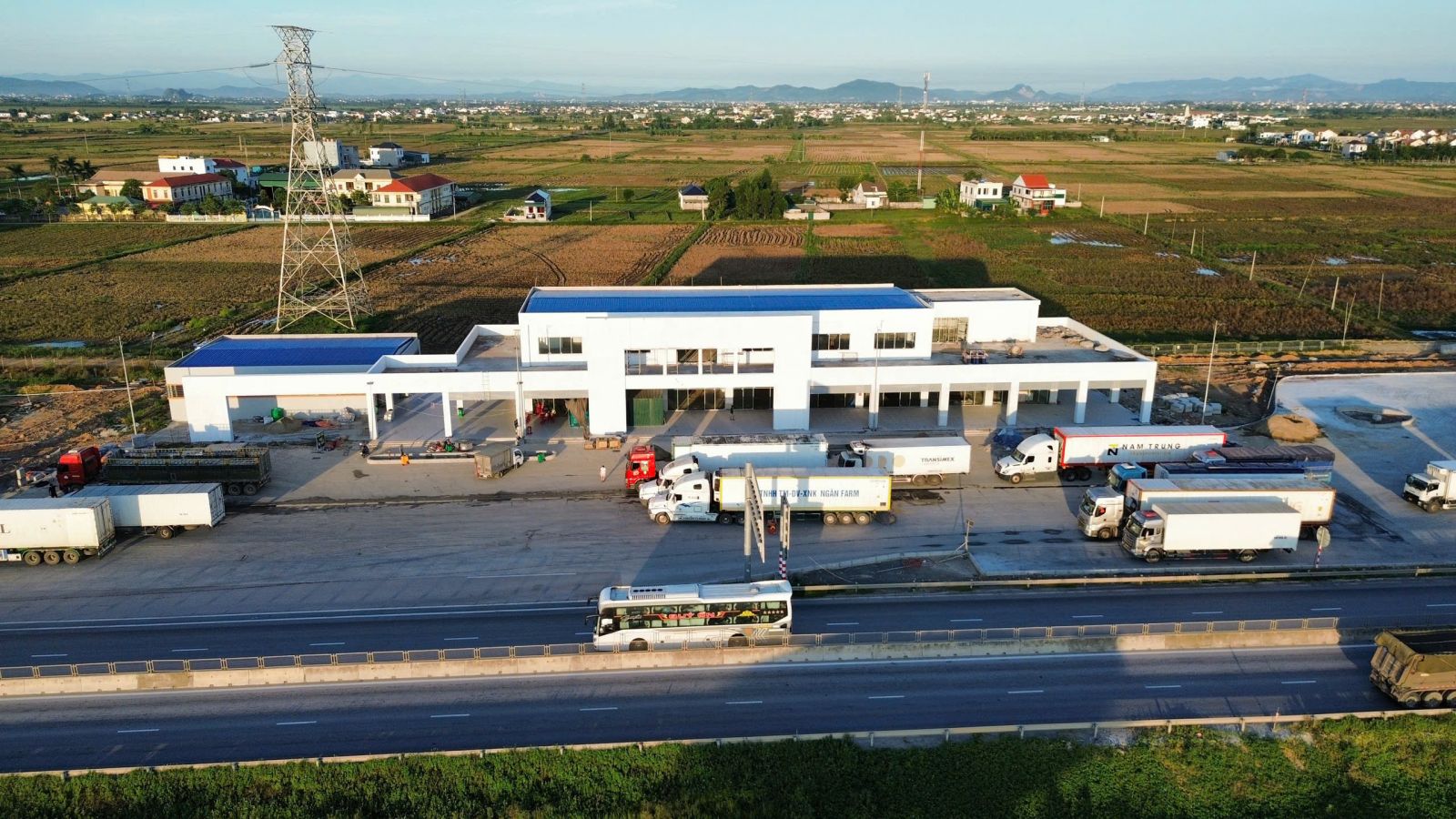Lần thứ 8 đôn đốc tiến độ trạm dừng nghỉ cao tốc Cam Lâm - Vĩnh Hảo