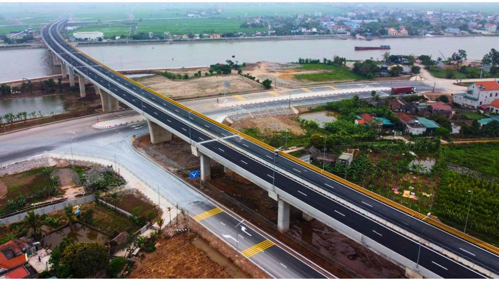 Làm rõ nguyên nhân chậm khắc phục hệ thống điện chiếu sáng cầu vượt sông Đáy