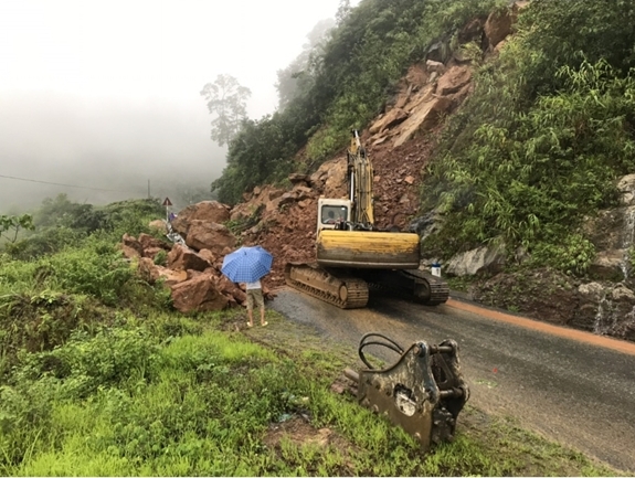 Mưa lũ gây hàng trăm điểm sạt lở trên Dự án kết nối giao thông các tỉnh miền núi phía Bắc