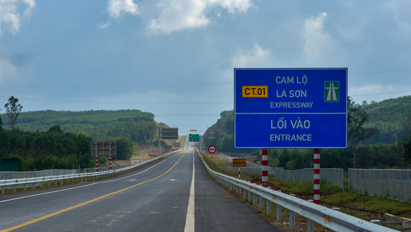 Bàn giao mặt bằng Dự án cao tốc Cam Lộ - La Sơn