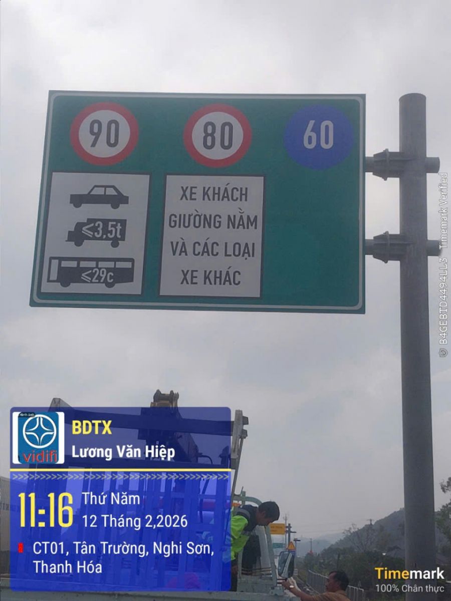 Lắp đặt xong biển điều chỉnh tốc độ đoạn Km274+111 - Km288
