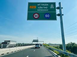 Khắc phục hằn lún trên tuyến cao tốc Mỹ Thuận – Cần Thơ