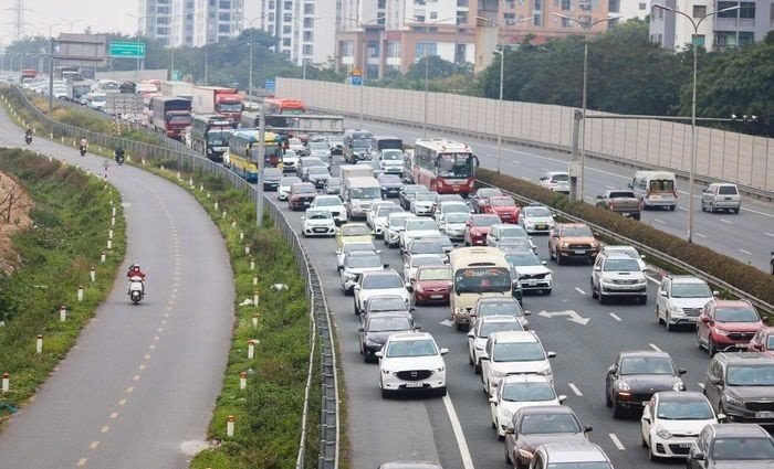 Thống nhất lắp biển báo điểm dừng xe buýt trên đường gom cao tốc Pháp Vân – Cầu Giẽ