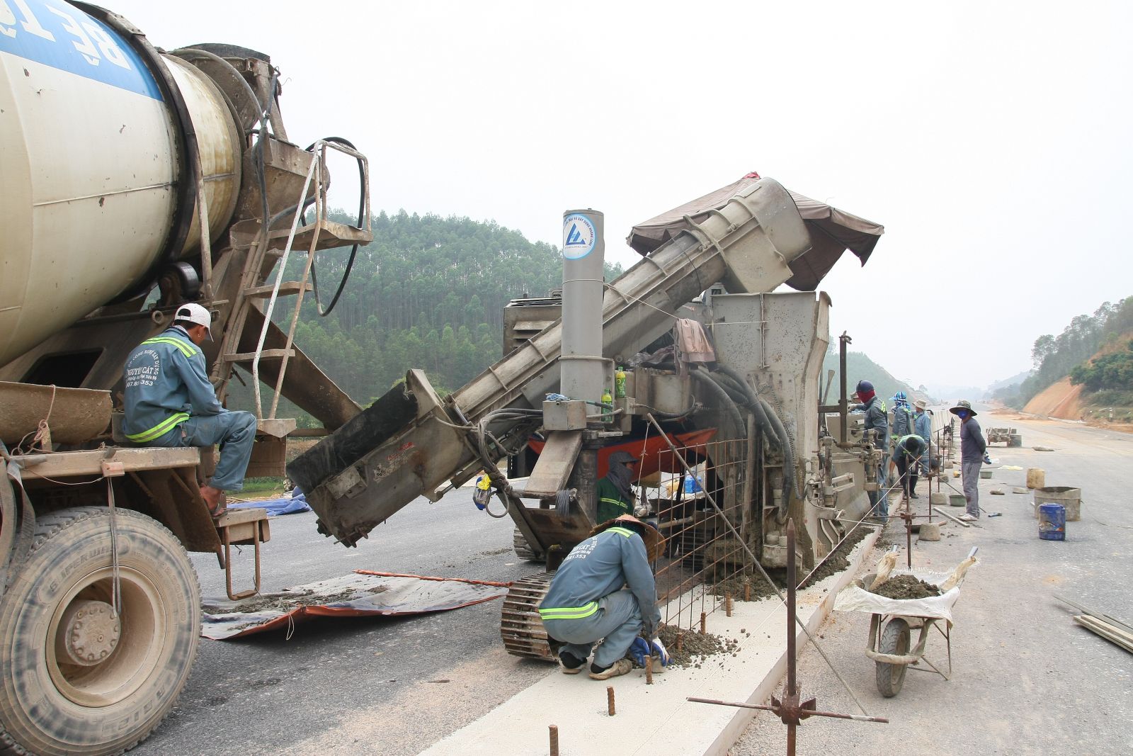 Cập nhật và điều chỉnh kịp thời giá nguyên, nhiên vật liệu xây dựng