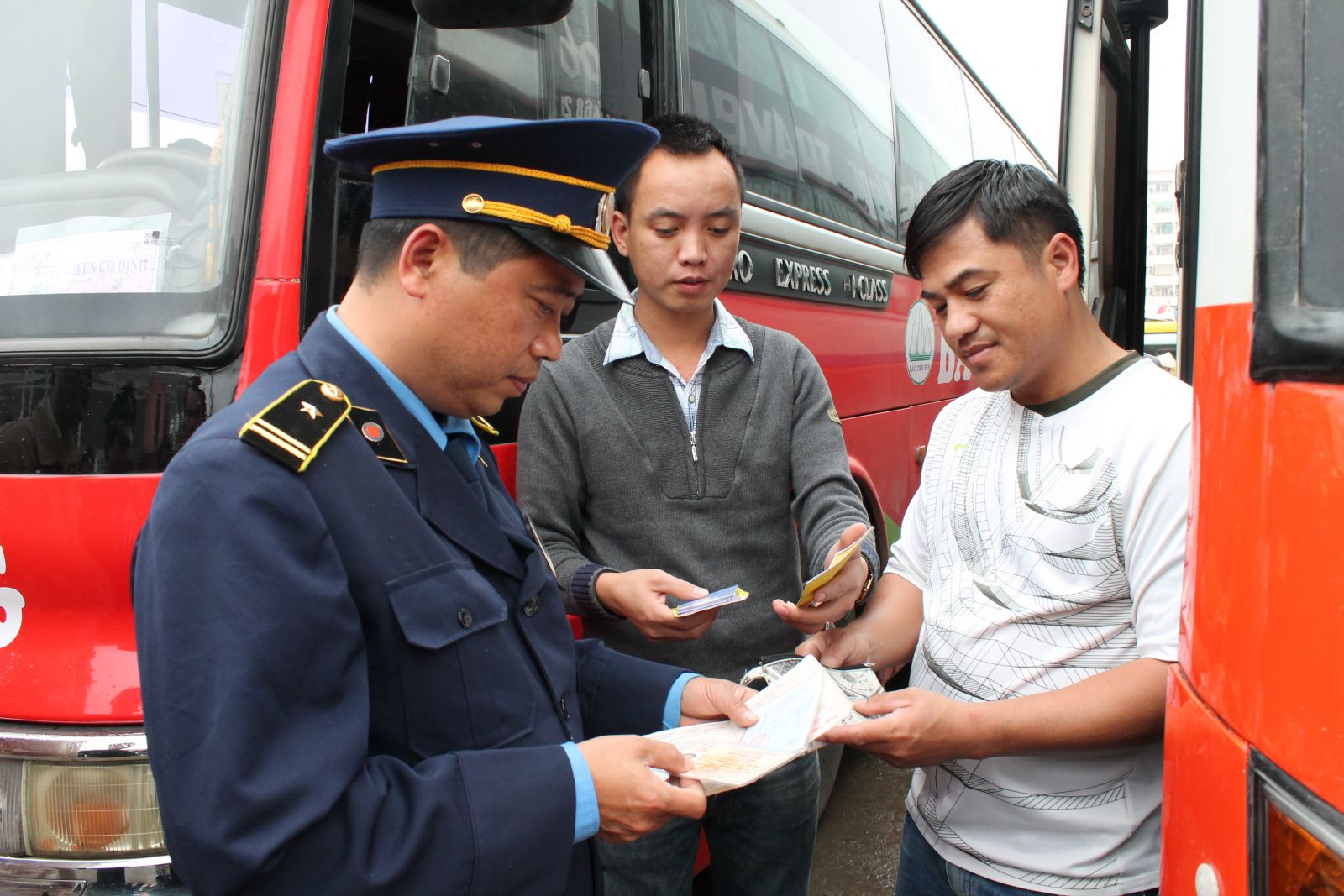 Làm việc với các địa phương về việc quản lý, bình ổn giá cước vận tải đường bộ