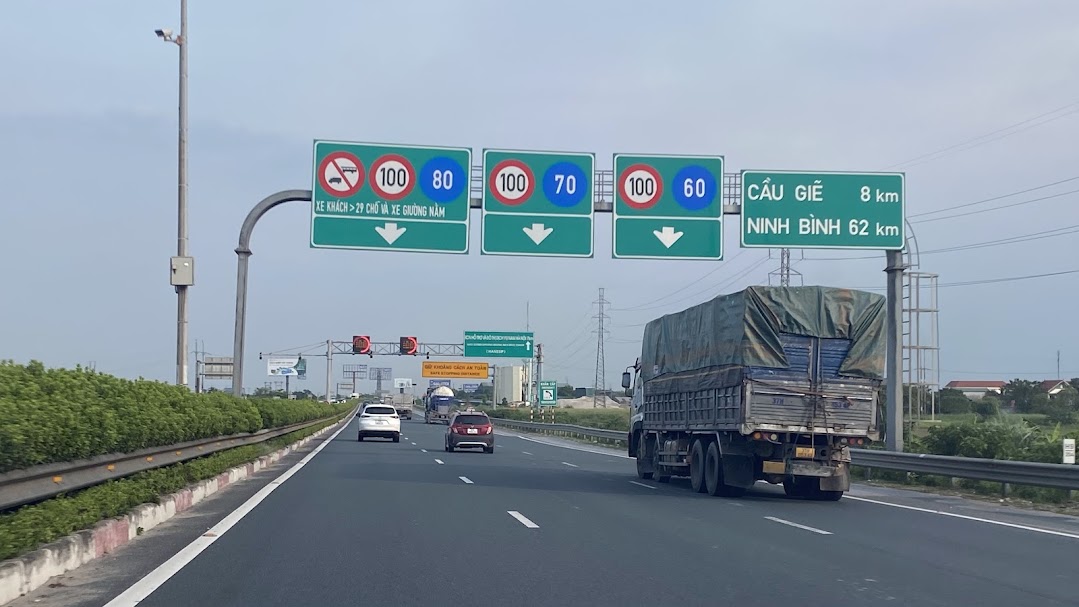 Điều chỉnh tốc độ khai thác cao tốc Cầu Giẽ - Ninh Bình từ 120 xuống 100 km/h