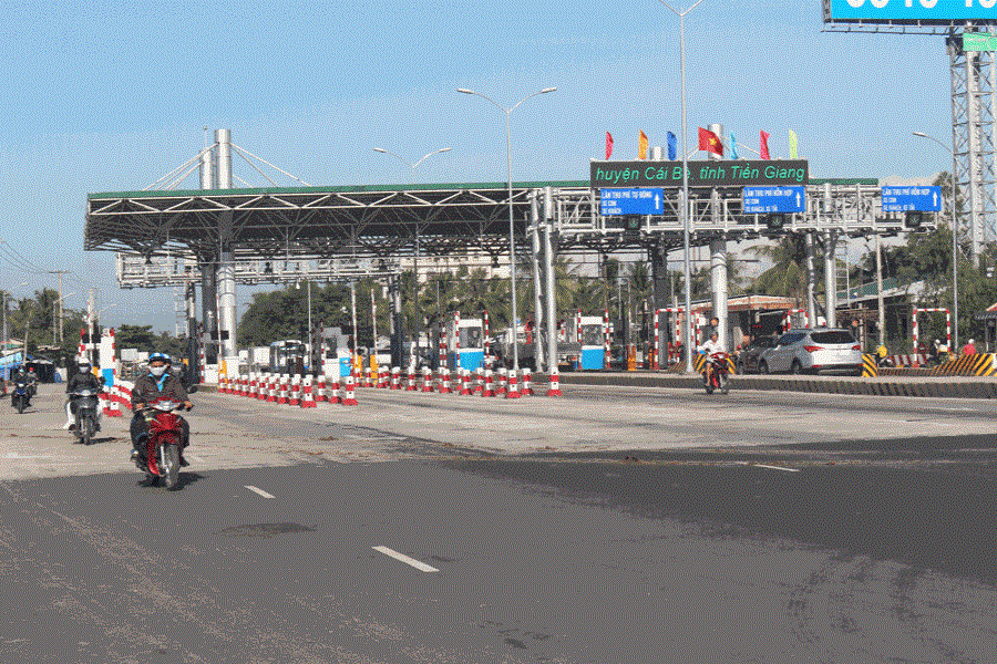 Xử lý ngay tình trạng đọng nước, bất cập ATGT trên QL1 qua Đồng Tháp