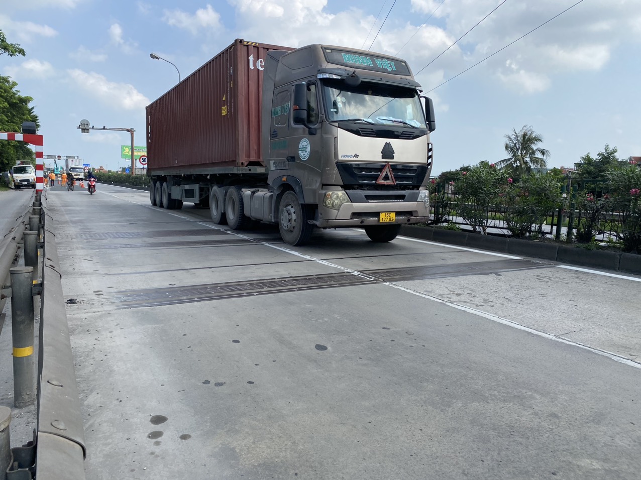 Chưa có căn cứ xác định thiếu lái xe hạng CE, D do thiếu giấy phép lái xe