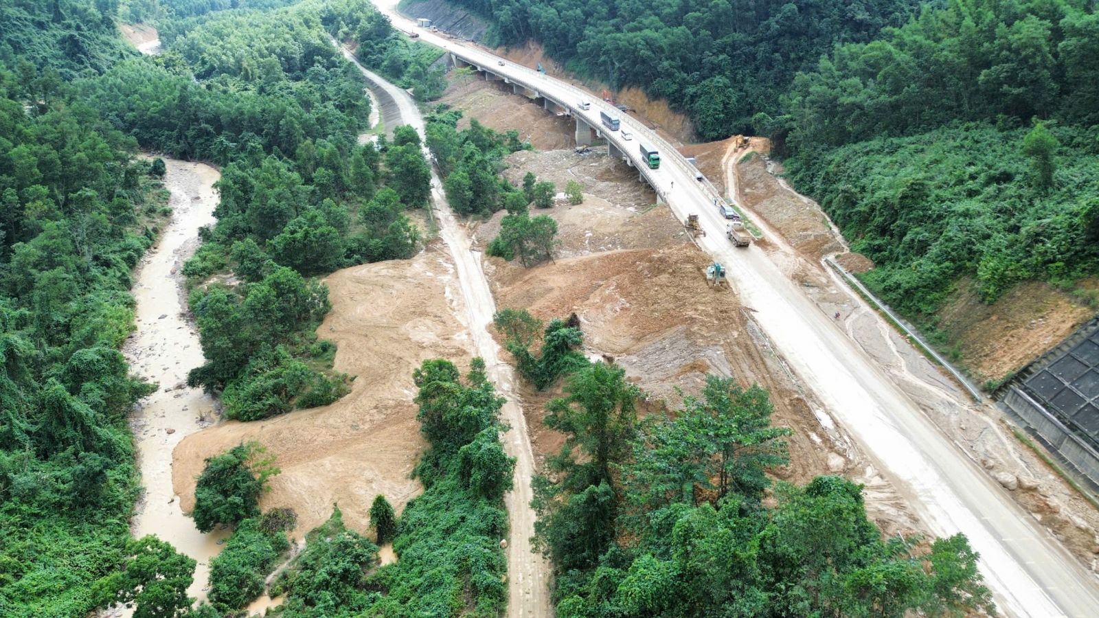 Phân luồng giao thông tại dự án La Sơn – Hoà Liên