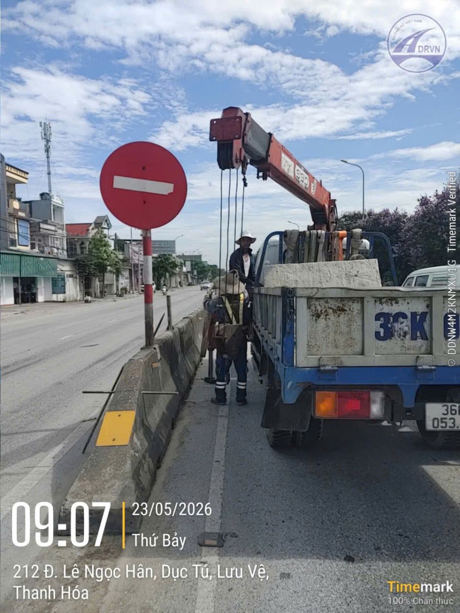 Điều chỉnh dải phân cách trên QL1A đoạn xã Lưu Vệ tỉnh Thanh Hóa