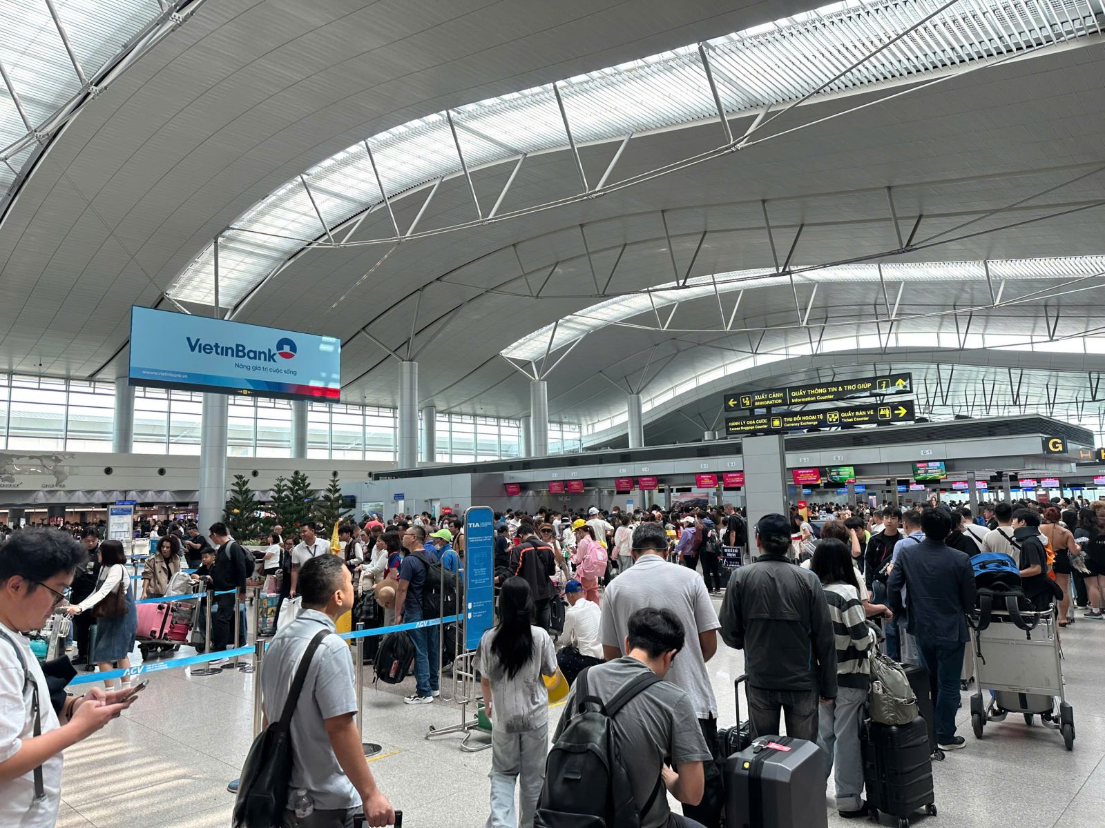 Sân bay Tân Sơn Nhất khai thác 1.038 chuyến bay ngày mùng 7 Tết