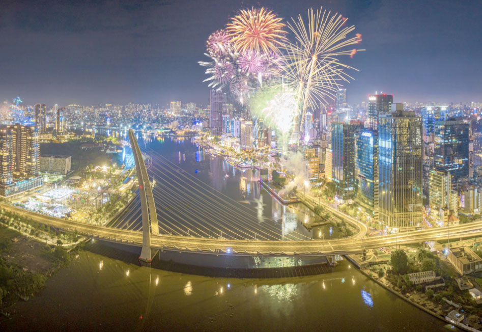 TP.HCM cấm xe nhiều tuyến đường phục vụ bắn pháo hoa Lễ 30/4