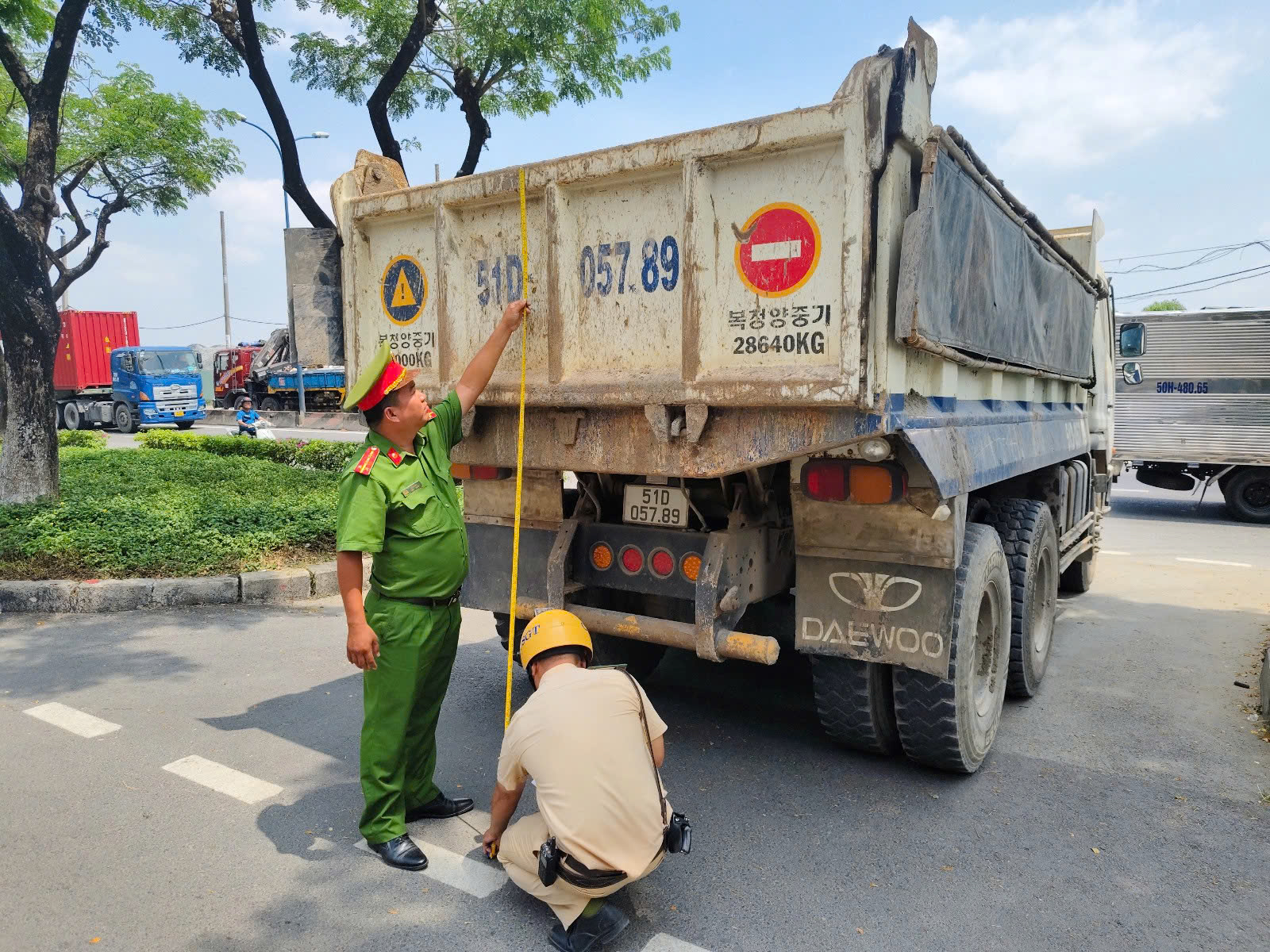 Tổng rà soát xe tải tự đổ, siết chặt vi phạm quá tải ở TP Hồ Chí Minh