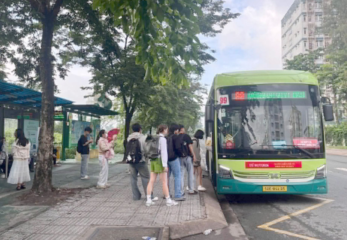 TP.HCM xử phạt 60 trường hợp xe buýt bỏ trạm không đón khách