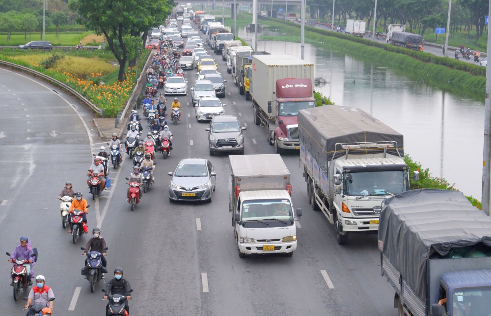 Cảnh sát giao thông TP.HCM  lưu ý người dân lái xe về quê ăn Tết