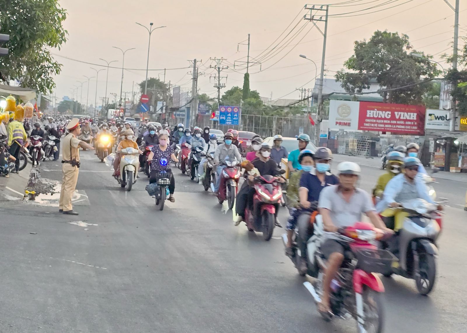 Người dân ùn ùn từ các tỉnh thành quay lại TP.HCM sau kỳ nghỉ lễ