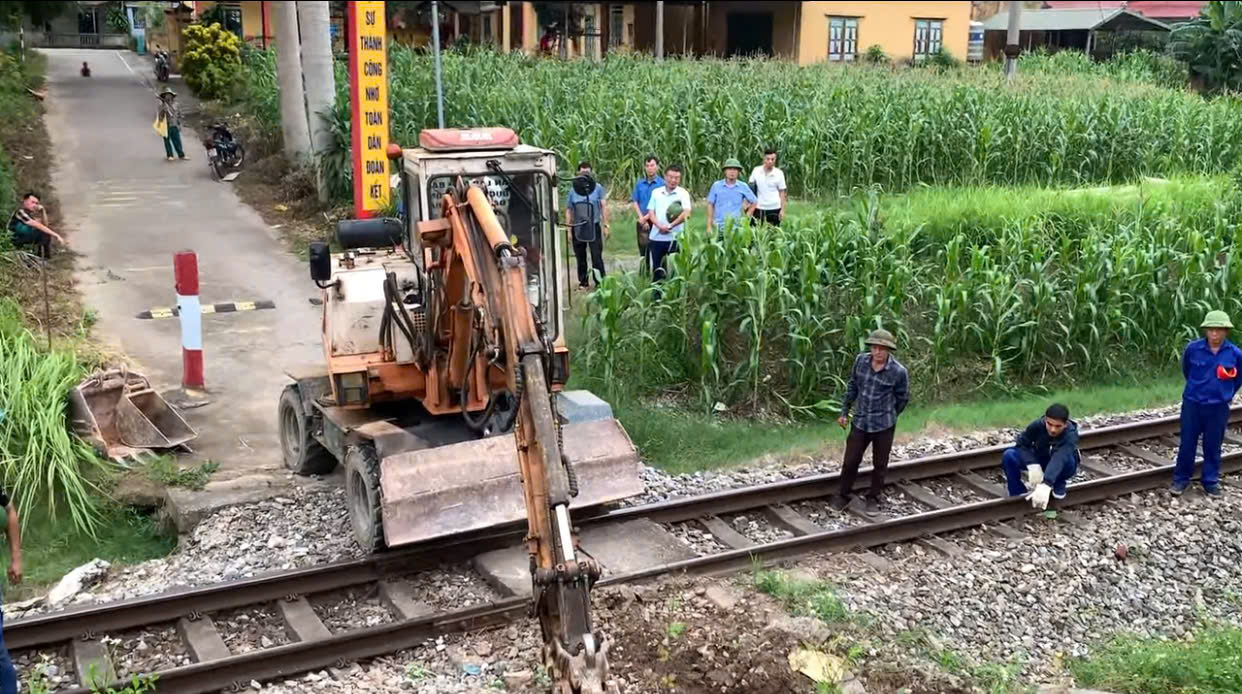 Xóa lối đi tự mở trên tuyến đường sắt phía Tây, giao trách nhiệm để không tái diễn vi phạm
