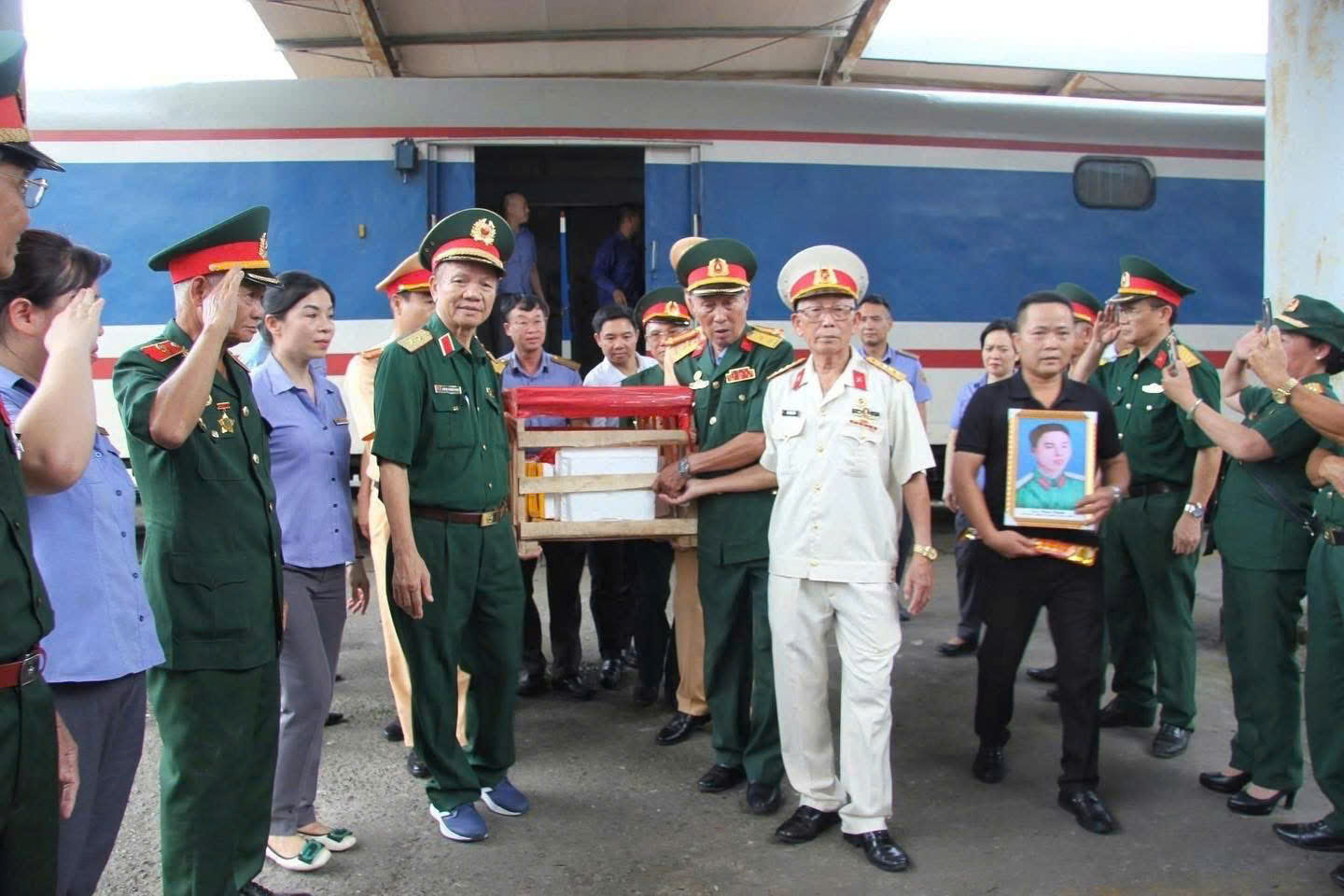 Những chuyến tàu nghĩa tình đưa các anh hùng liệt sĩ trở về quê hương