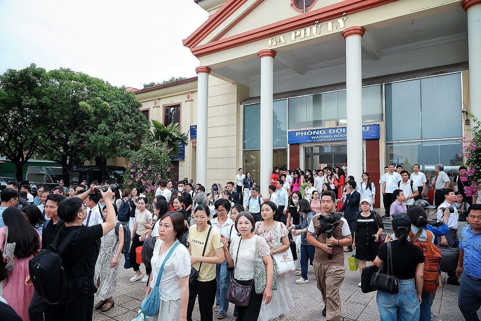 Từ 01/11, tàu Vinh – Hà Nội bổ sung điểm đón, trả khách tại ga Phủ Lý