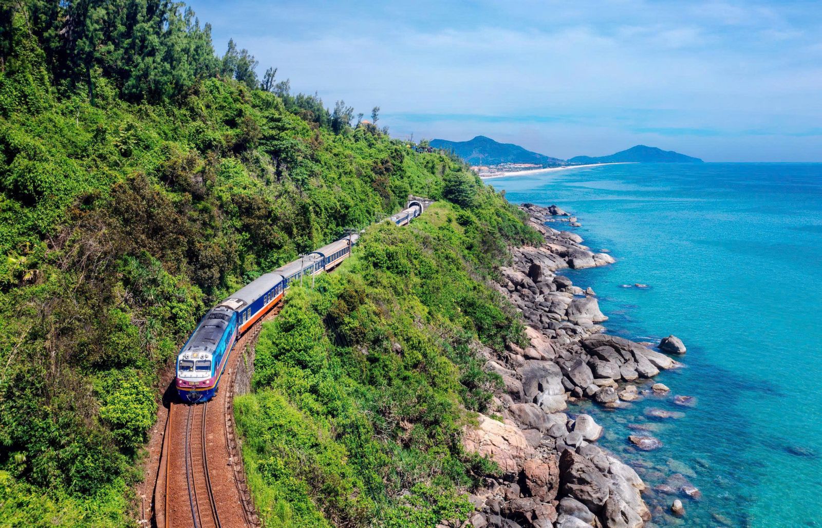 Kịp thời cứu hành khách nghi đột quỵ trên tàu SE2